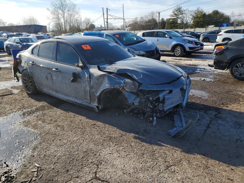 2017 Alfa Romeo Giulia ti Q4