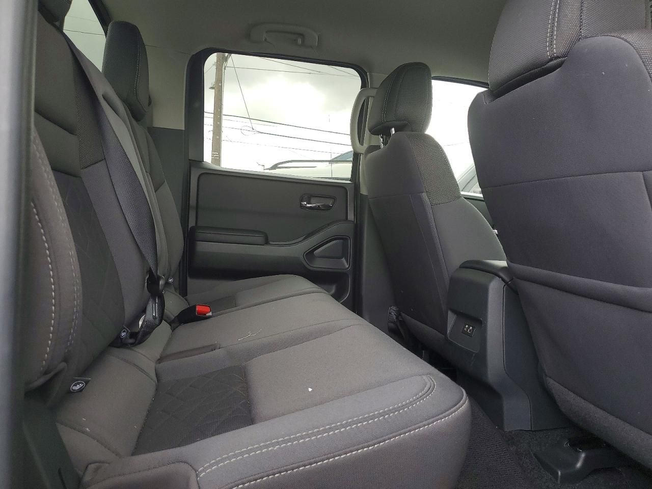 2025 Nissan Frontier s