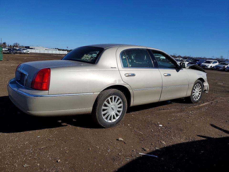 2004 Lincoln Townhouse Town car Executive
