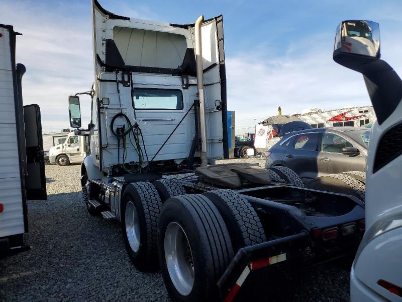 2020 Volvo Vnr Semi Truck
