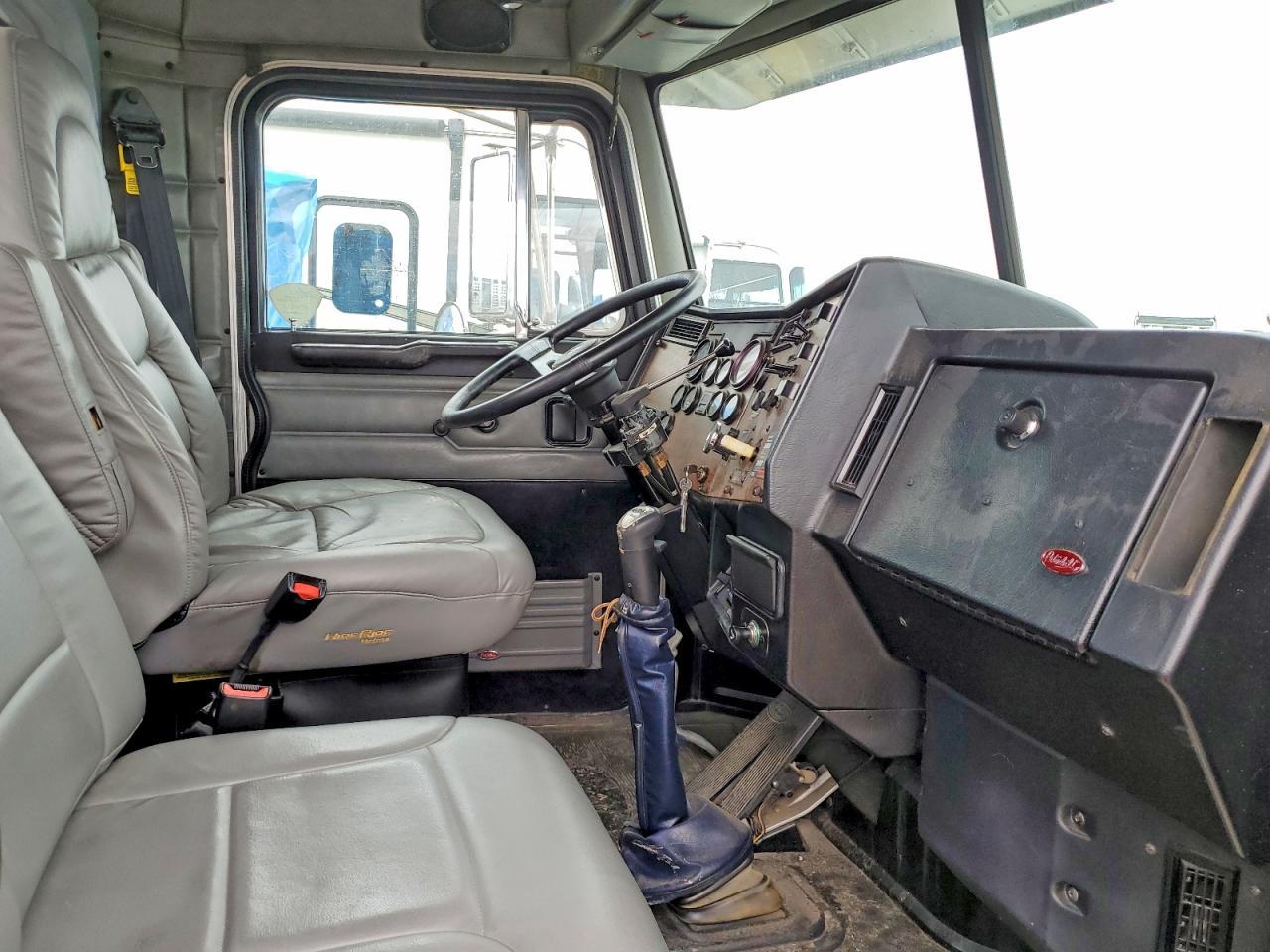 1995 Peterbilt Tractor 1995 Peterbilt 377 Semi Truck