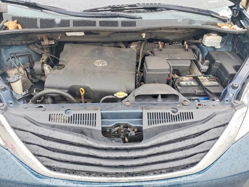 2012 Toyota Sienna le