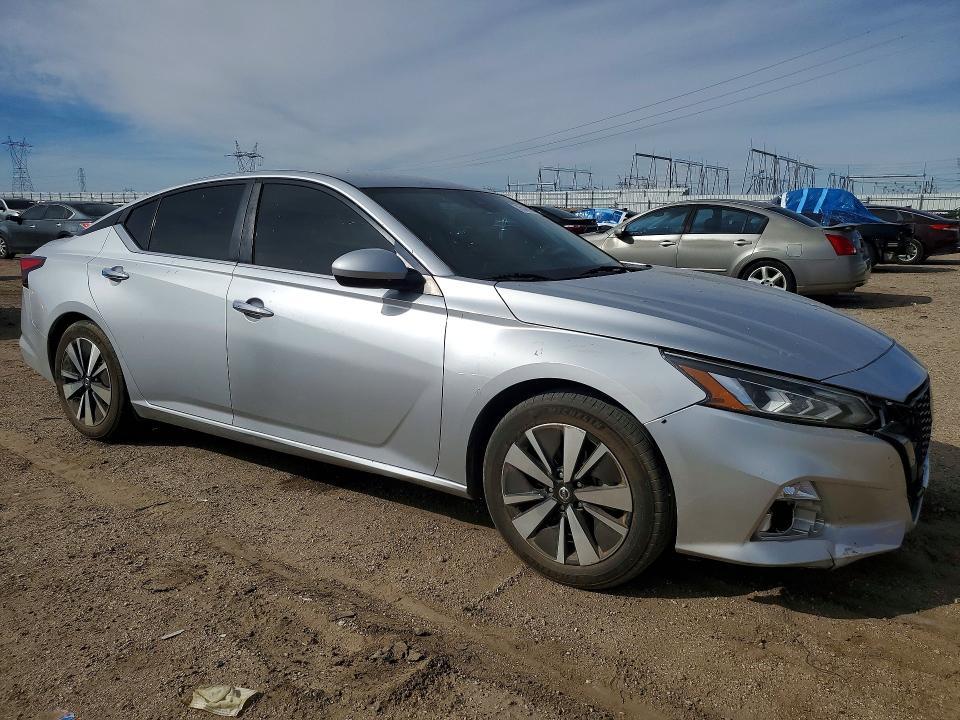 2021 Niss Altima 2.5 sv