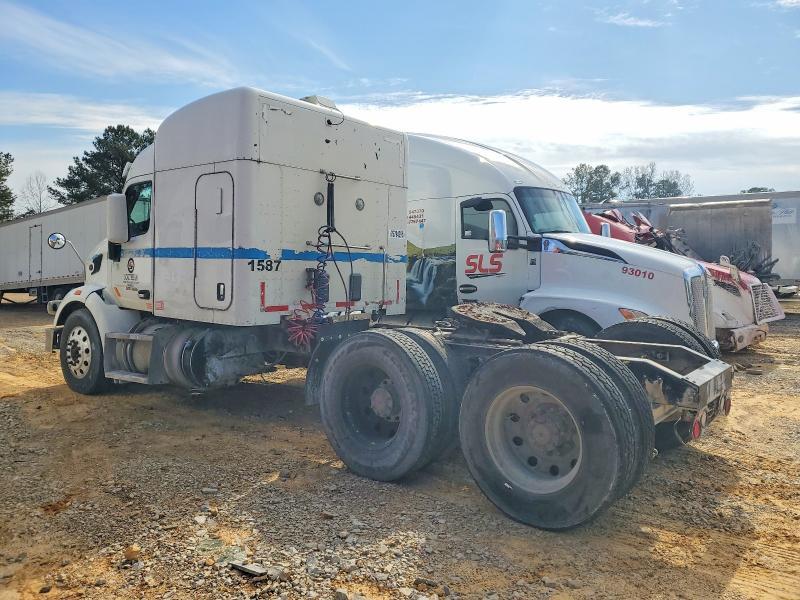 2015 Pntw 567-Semi Truck
