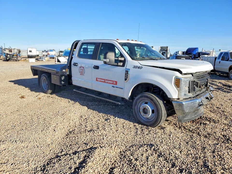 2018 Ford F350 Super Duty Flatbed Truck