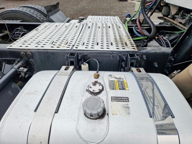 2020 Volvo VNR Semi Truck