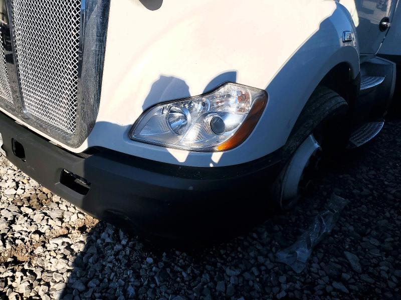 2019 Kenworth T680 Semi Truck