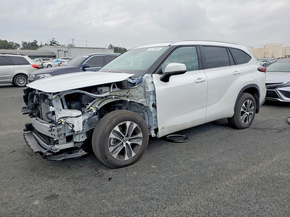 2025 Toyota Highlander Hybrid xle