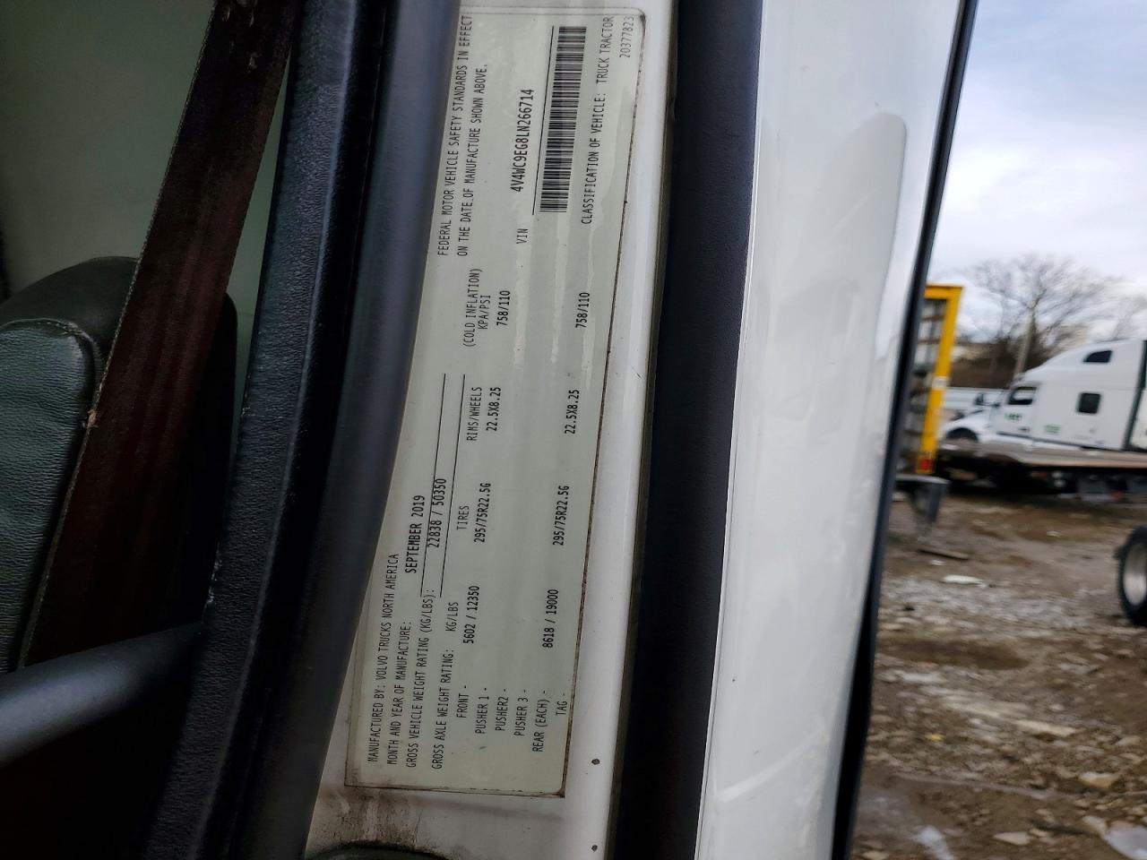2020 Volvo VNR Semi Truck