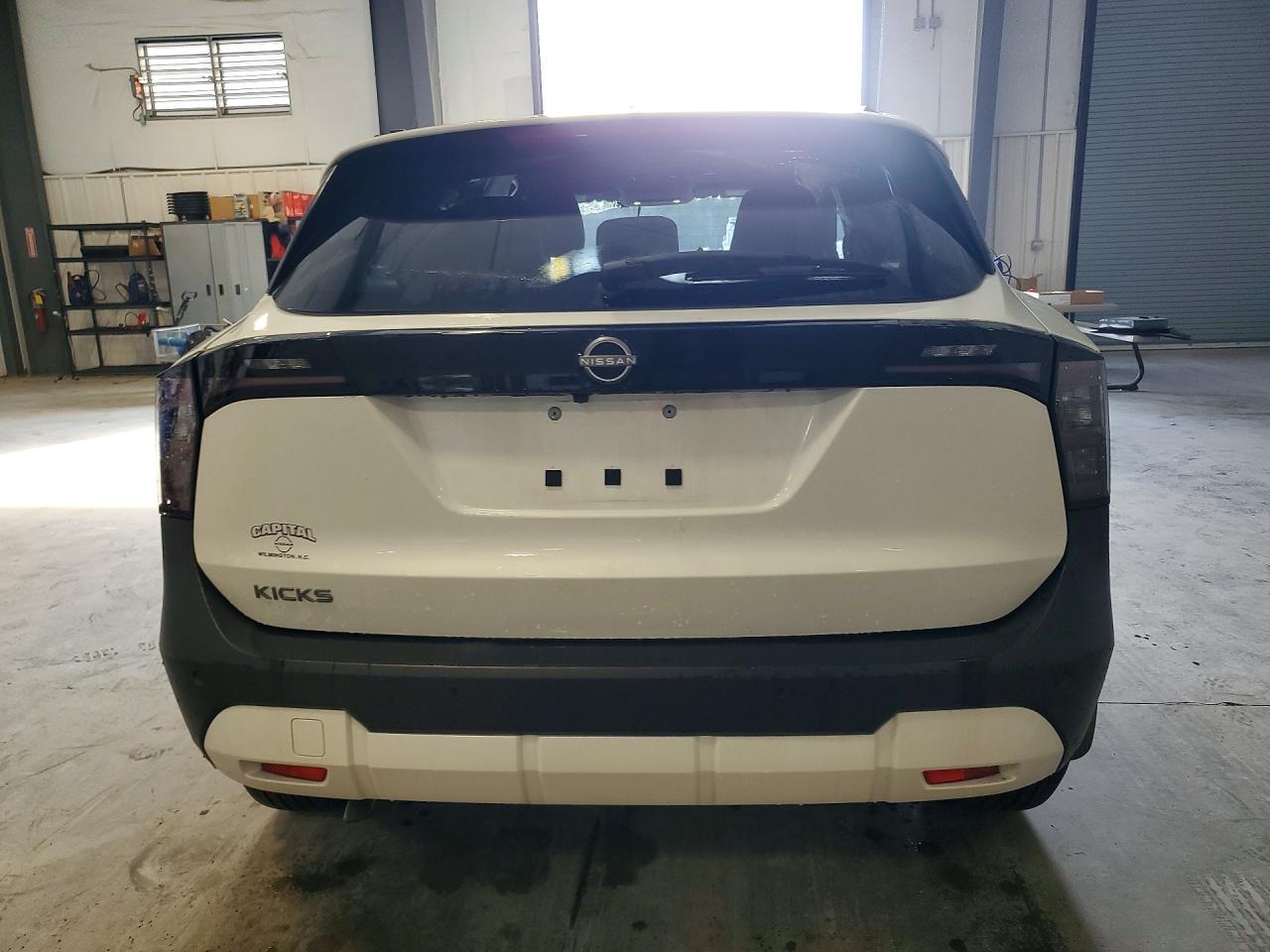 2025 Nissan Kicks sv
