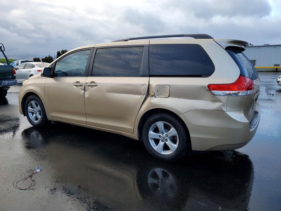 2012 Toyota Sienna le 8-passenger