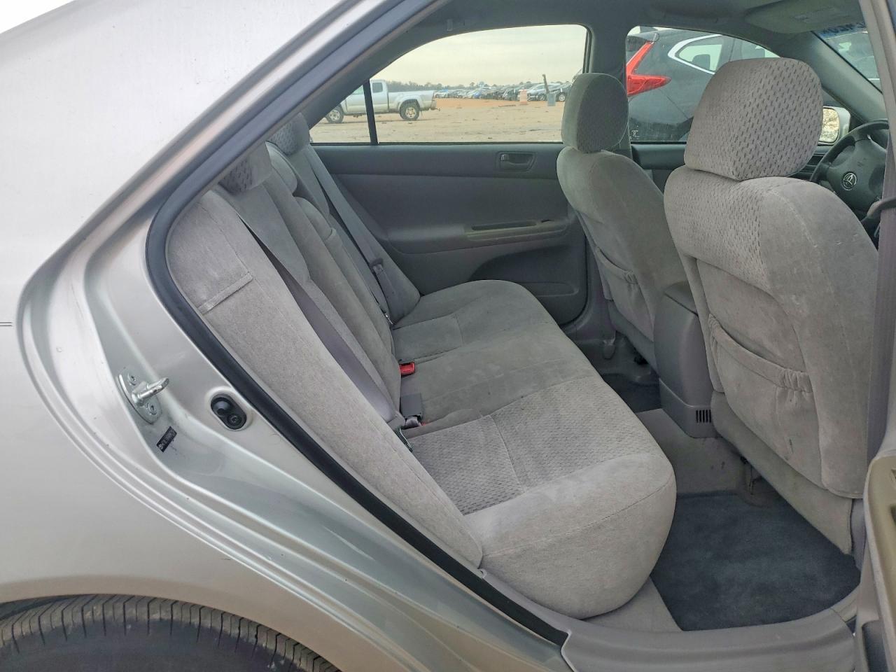 2004 Toyota Camry le