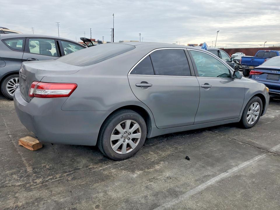 2011 Toyota Camry le