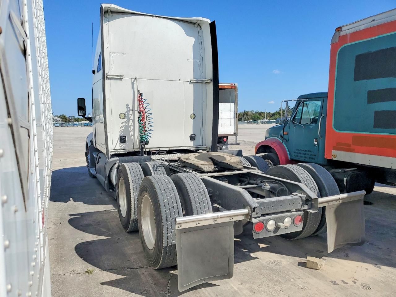 2013 Kenworth Constructi-Semi Truck