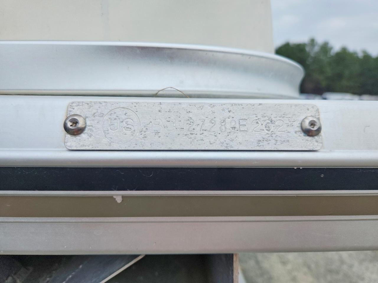 2002 Sun Tracker 22 Party Barge-Pontoon Boat