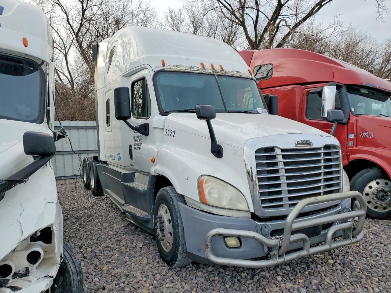 2015 Freightliner Cascadia Semi Truck