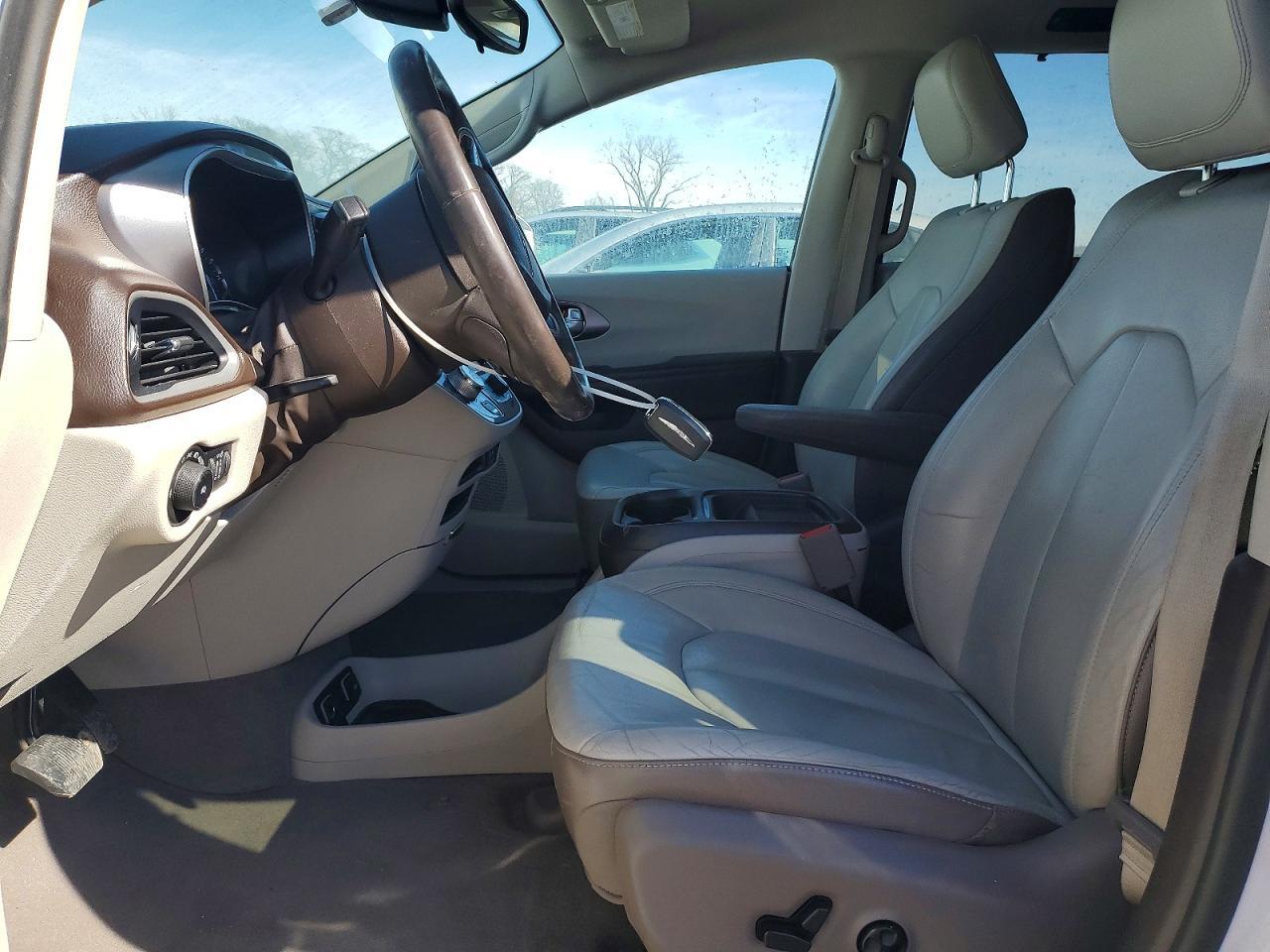2017 Chrysler Pacifica Touring l