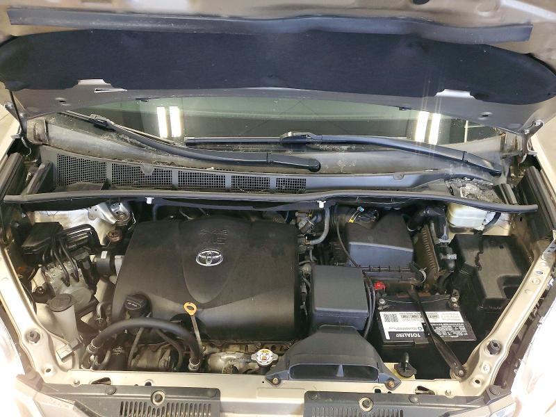2017 Toyota Sienna xle 8-passenger