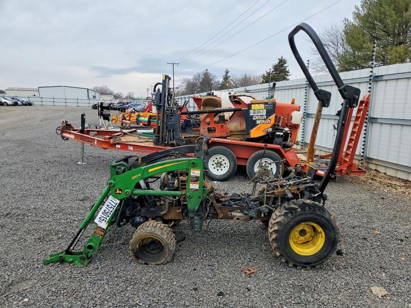 2023 John Deere 1023E Mfwd Lawn Tractor