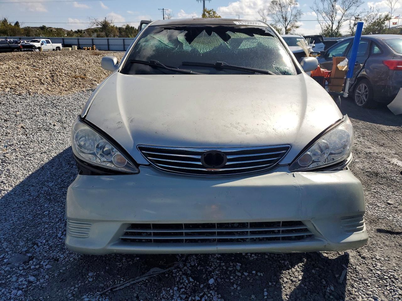2005 Toyota Camry le