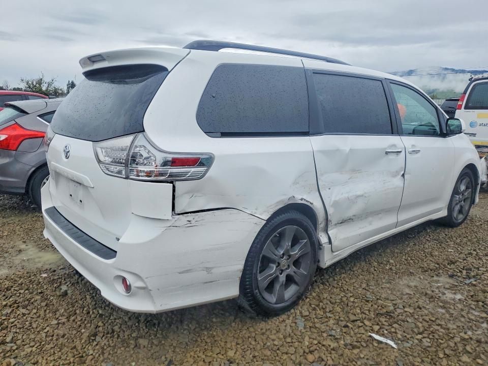 2015 Toyota Sienna Sport