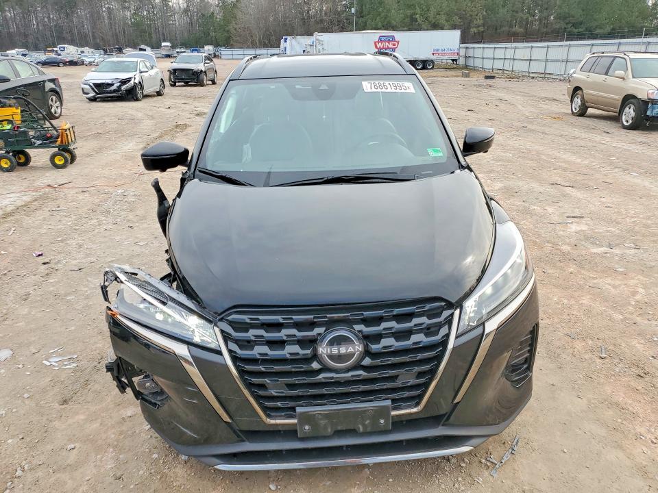 2024 Nissan Kicks sr