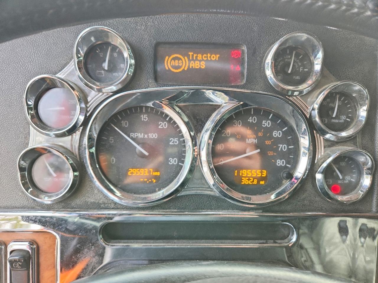 2010 Peterbilt 386 Semi Truck