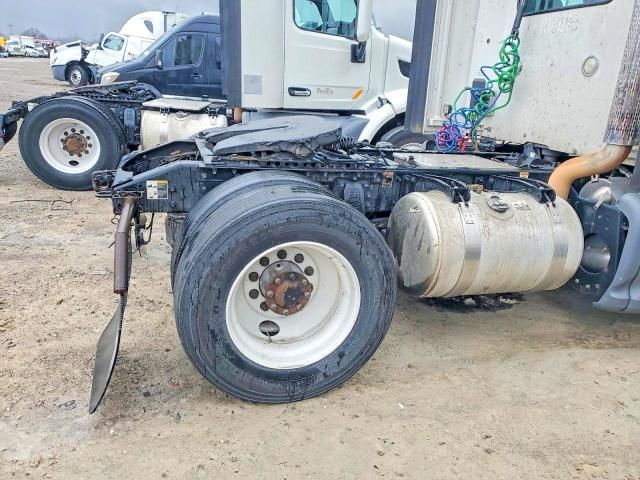 2016 Peterbilt 579 Semi Truck