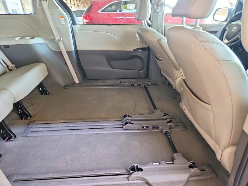 2020 Toyota Sienna xle