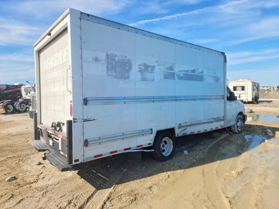 2023 GMC Savana Cut-box Truck