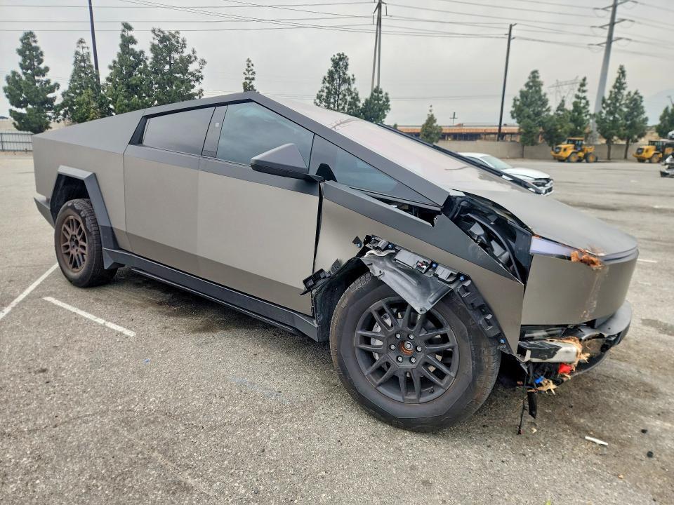 2025 Tesla Cybertruck