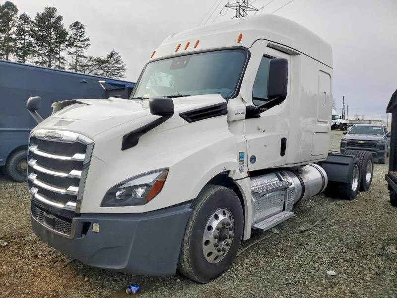 2021 Freigliner 2021 Freightliner Cascadia 126 Semi Truck