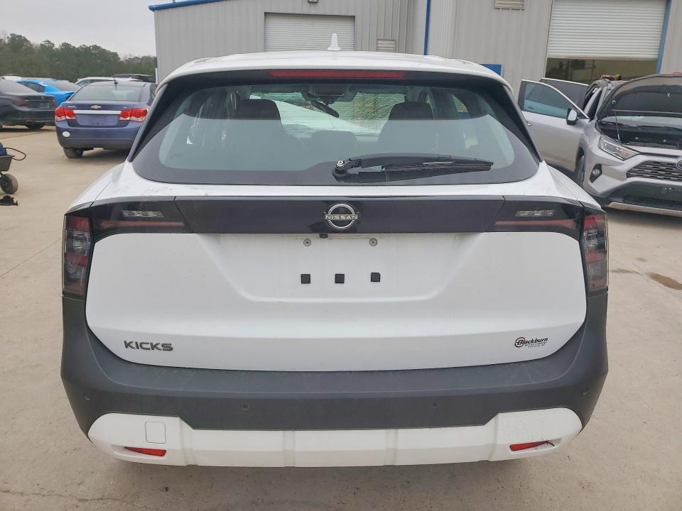 2025 Nissan Kicks s