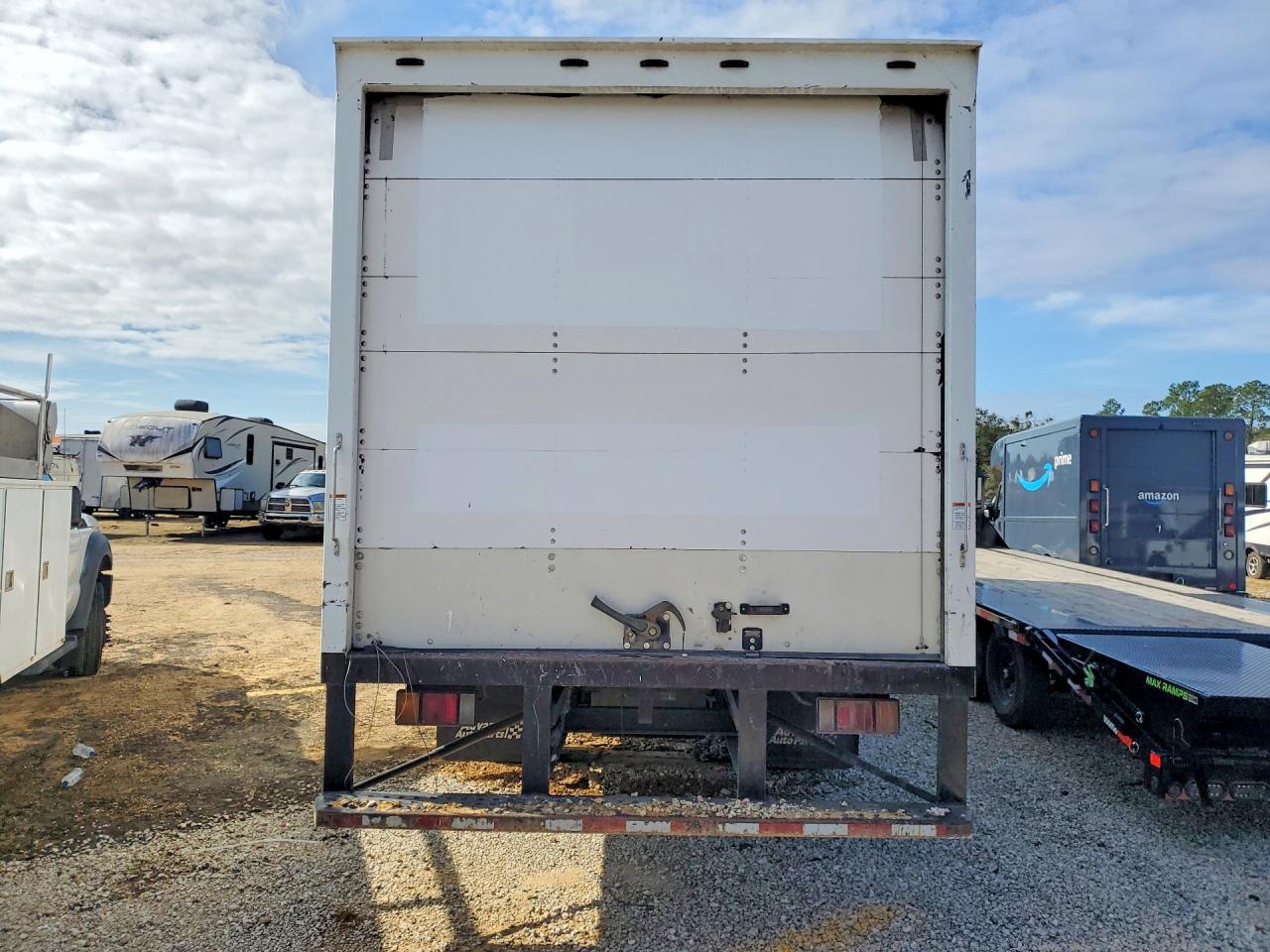 2019 Isuzu NRR BOX Truck
