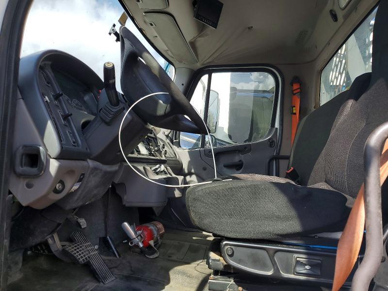 2018 Freightliner Business Class M2 Flatbed Truck
