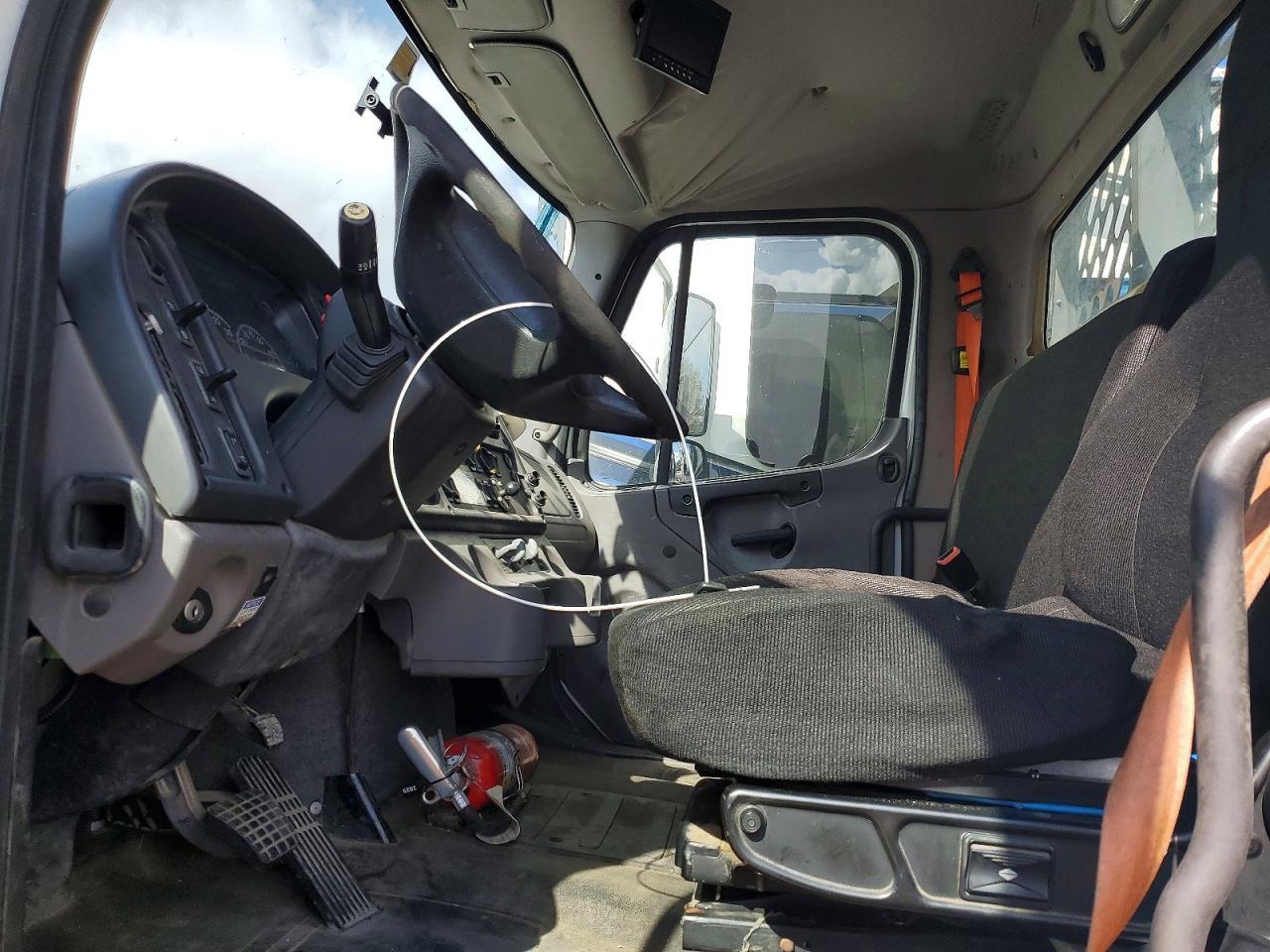 2018 Freightliner Business Class M2 Flatbed Truck