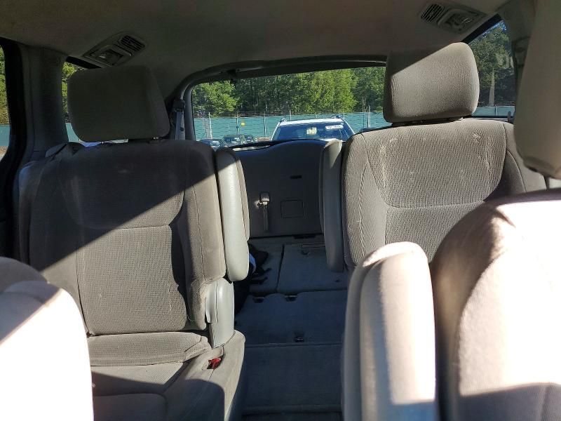 2004 Toyota Sienna ce