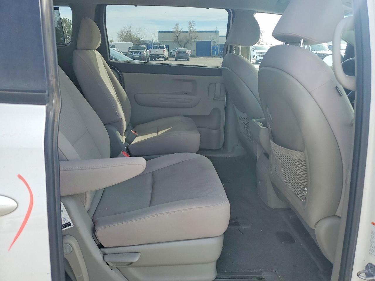 2016 KIA Sedona lx