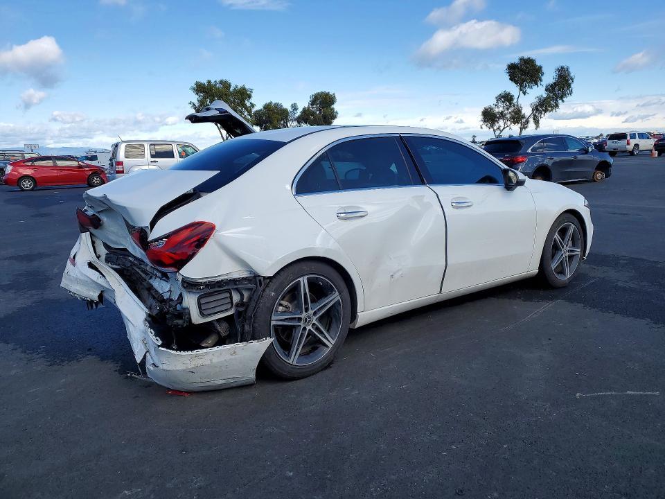2022 Mercedes-Benz A 220