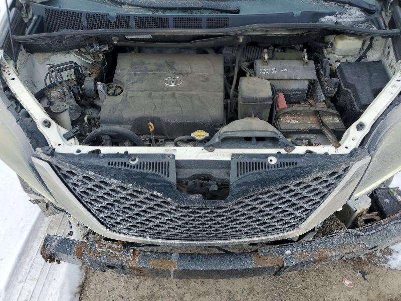 2015 Toyota Sienna Sport