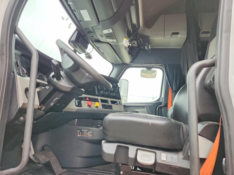 2020 Freigliner 2020 Freightliner Cascadia 126 Semi Truck