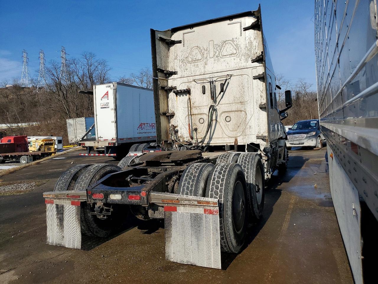 2018 Freigliner 2018 Freightliner Cascadia 126 Semi Truck