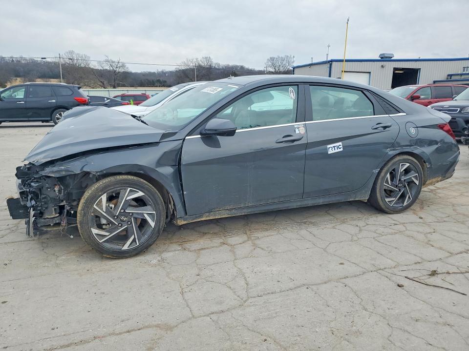 2025 Hyundai Elantra Limited