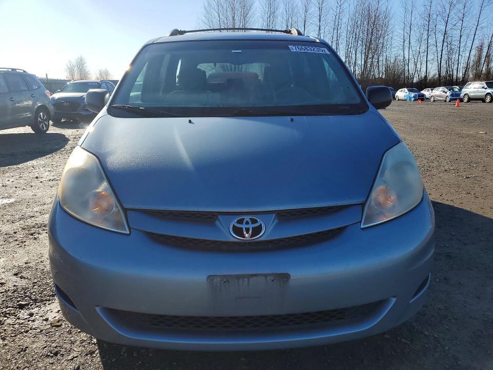 2006 Toyota Sienna le 8 Passenger