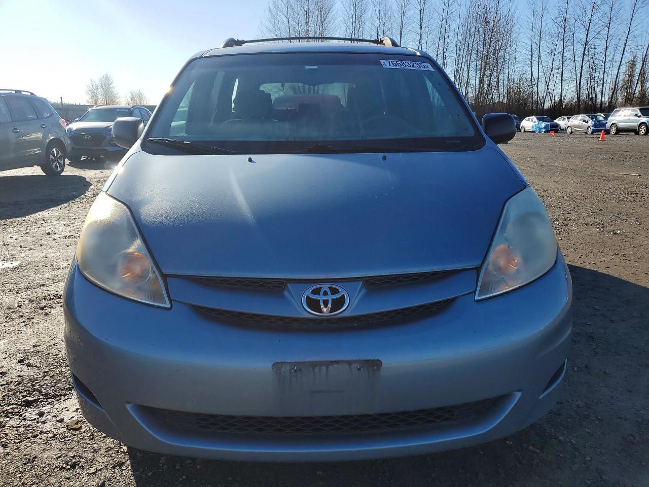 2006 Toyota Sienna le 8 Passenger