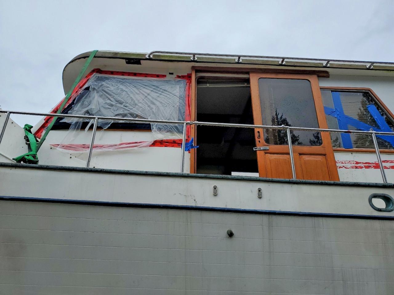1981 Marine Trader Boat