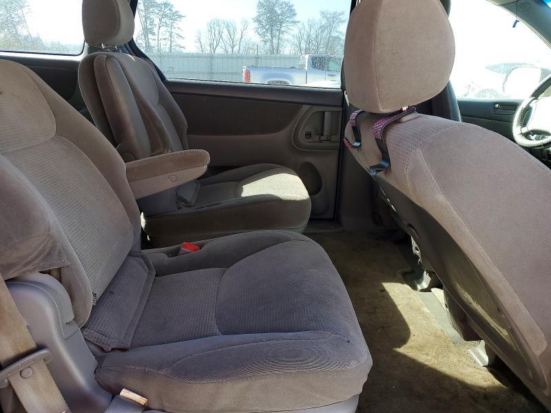 2004 Toyota Sienna le 7 Passenger