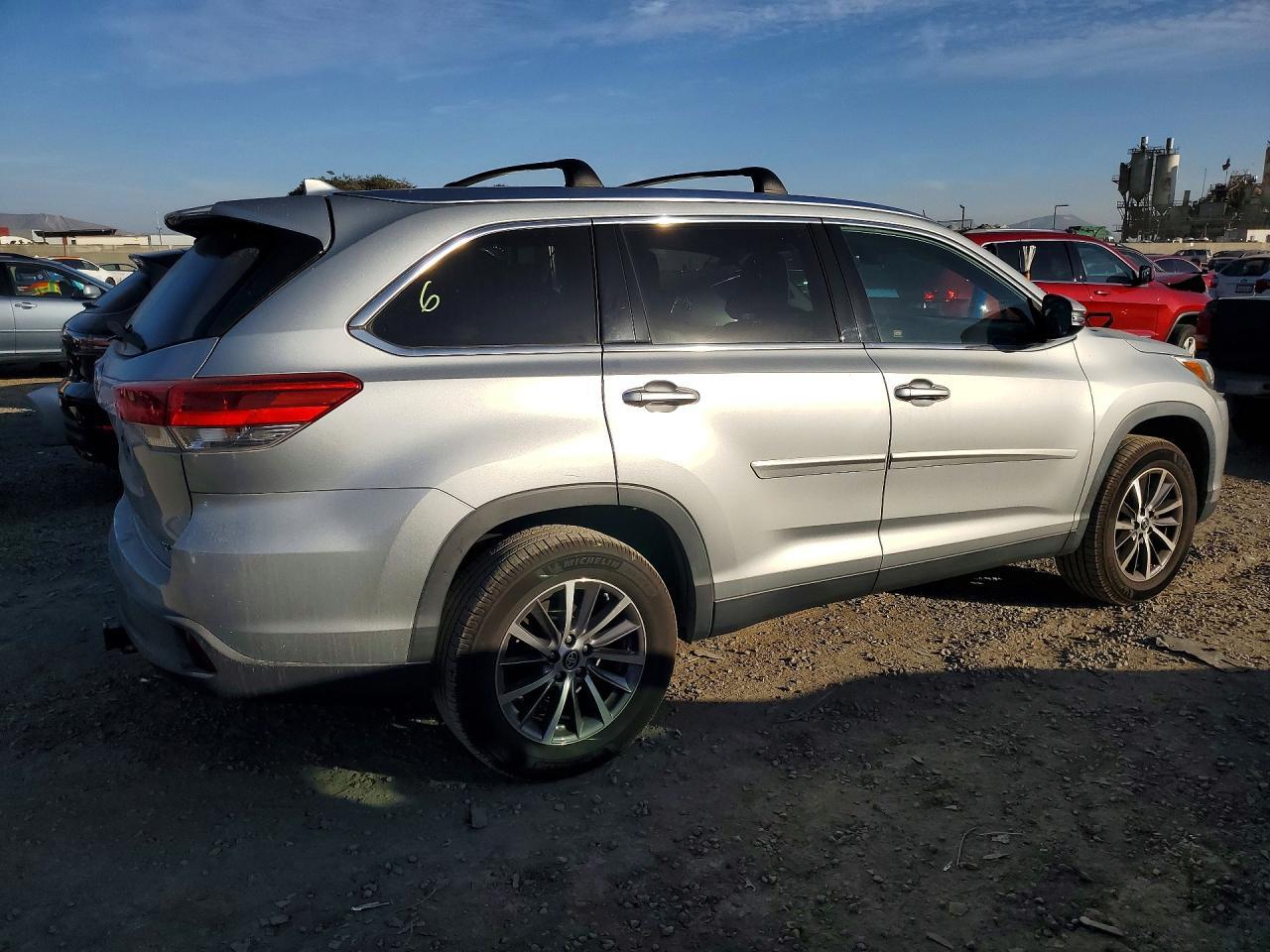 2019 Toyota Highlander se