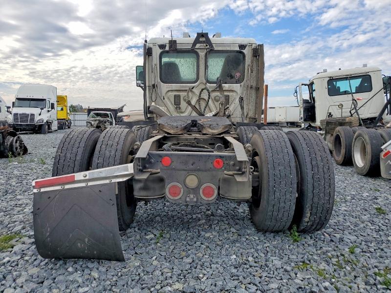 2013 Freightliner Cascadia Semi Truck