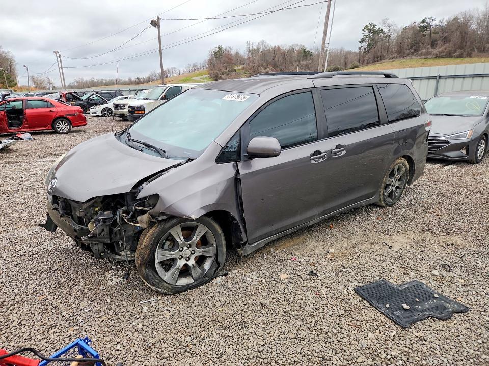 2011 Toyota Sienna Sport